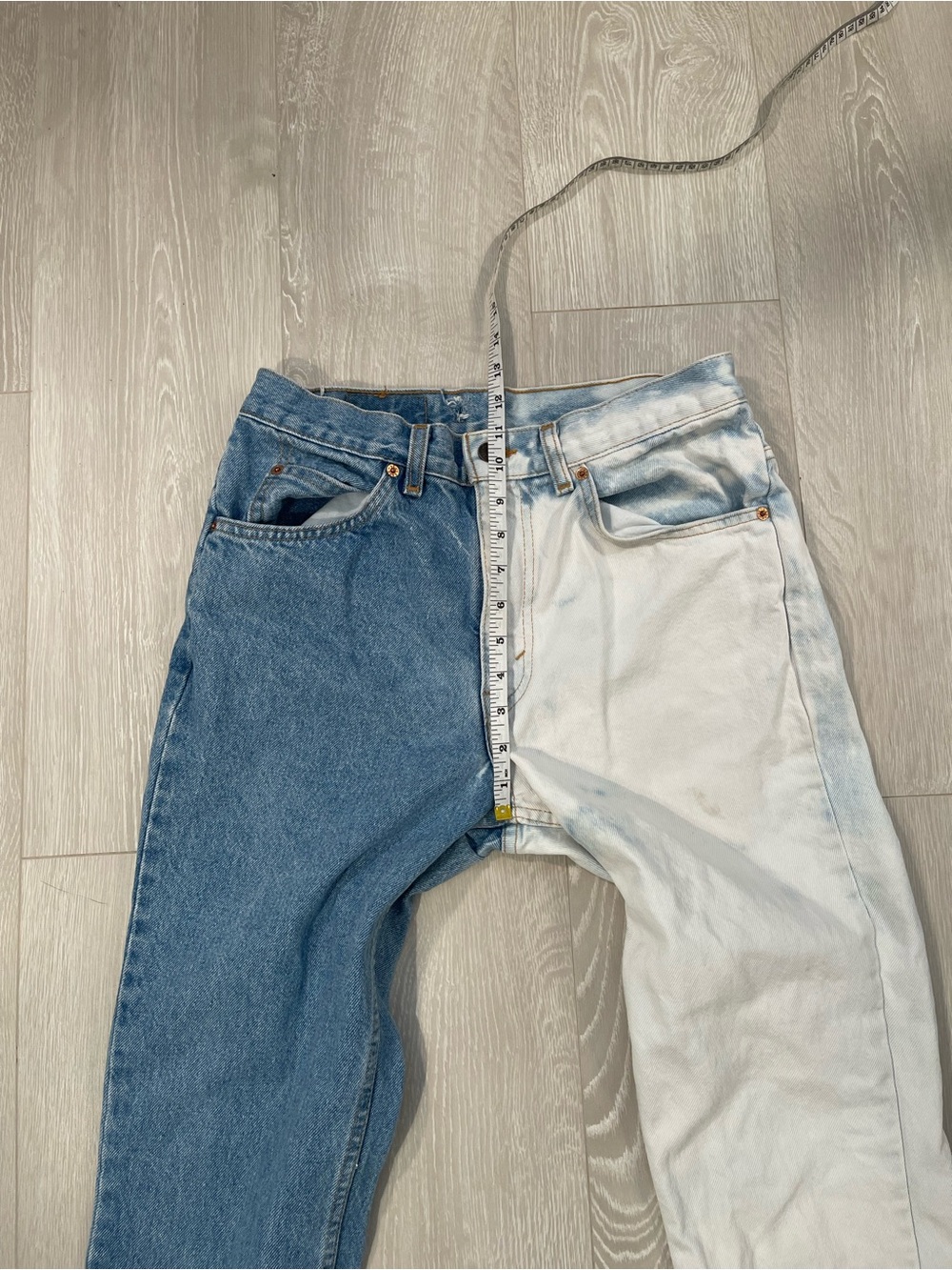 Vintage Levi’s Orange Tab Two-Tone Blue & White Women’s Jeans size 28 fit - Picture 5 of 14